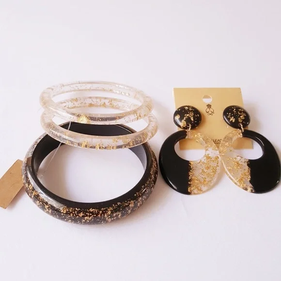 🚨Bundle Deal🚨 Earrings & Bracelet Set - Picture 5 of 8